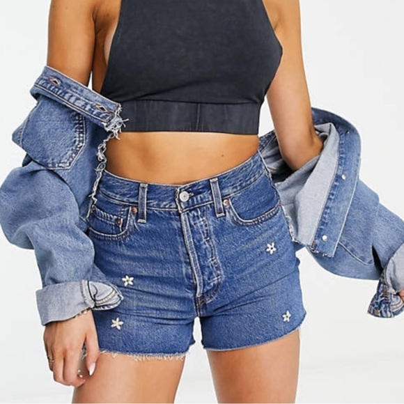 Levi's Pants - LEVI’S DAISY EMBROIDERED RIBCAGE SHORTS CUTOFF 26